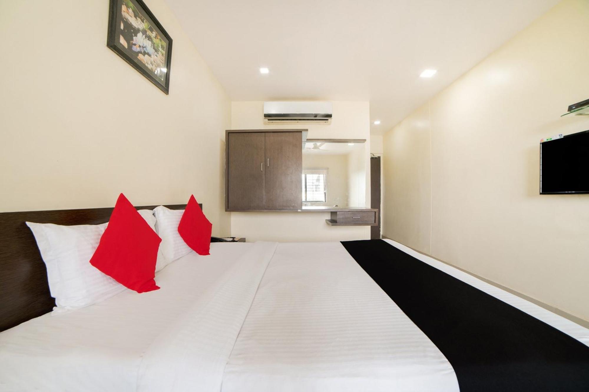 Capital O 62166 Raaga Grand Hyderabad Exterior foto