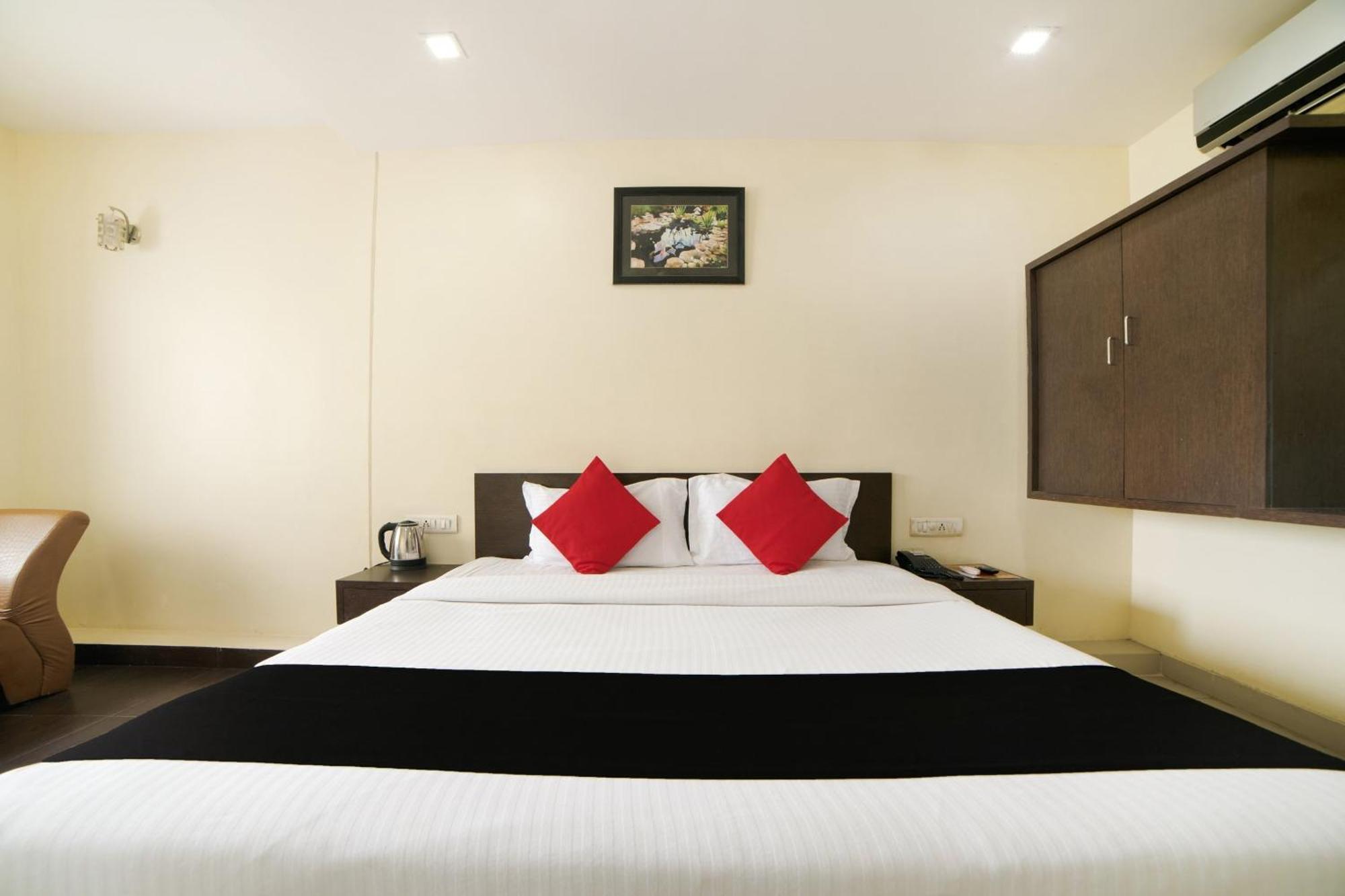 Capital O 62166 Raaga Grand Hyderabad Exterior foto