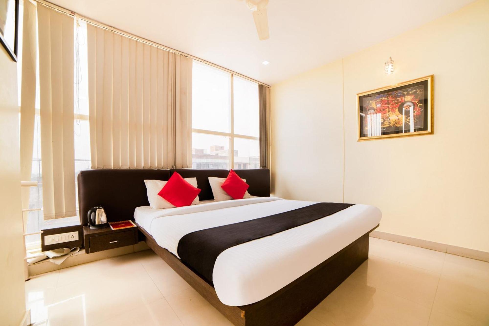 Capital O 62166 Raaga Grand Hyderabad Exterior foto