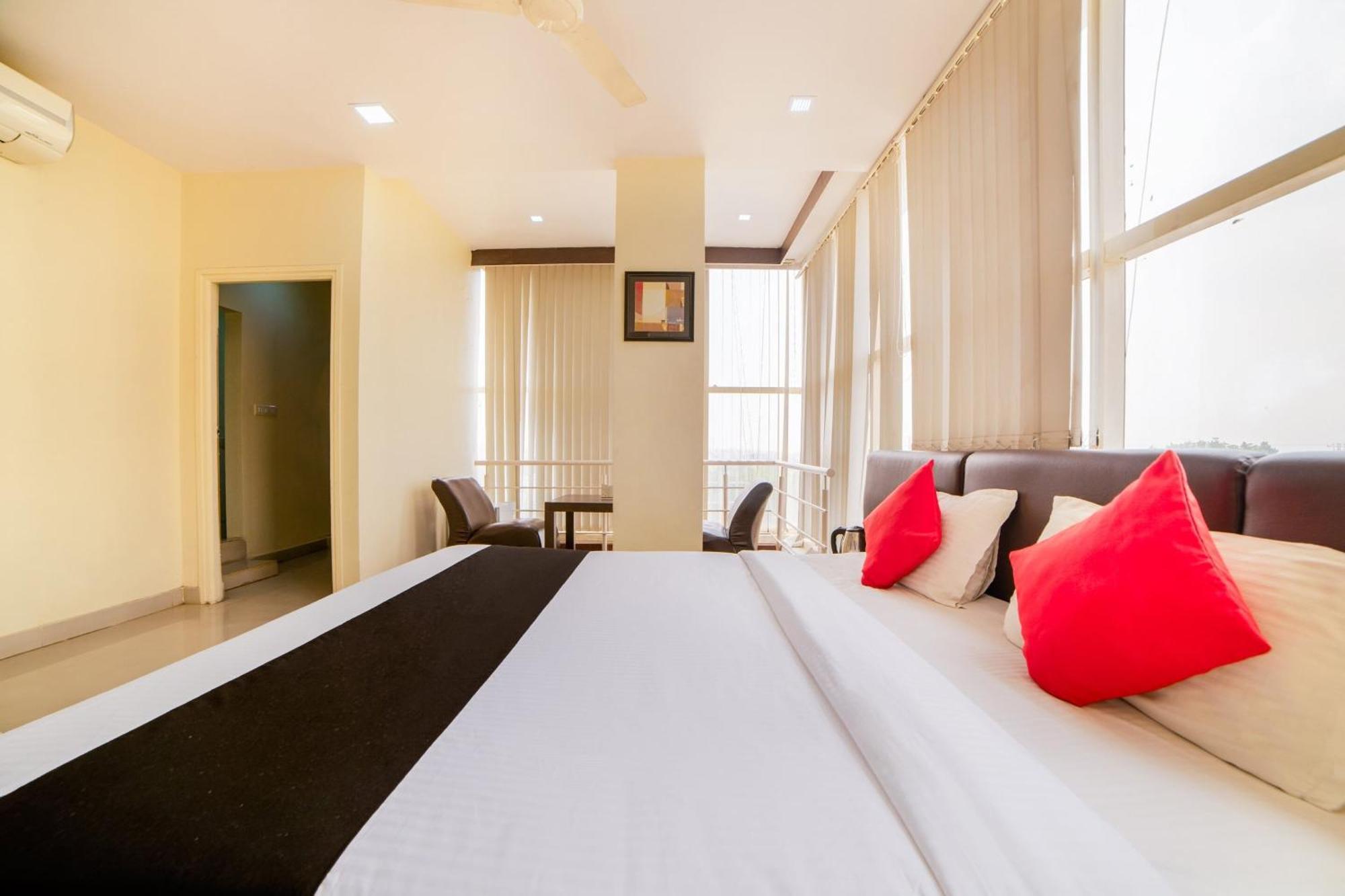 Capital O 62166 Raaga Grand Hyderabad Exterior foto